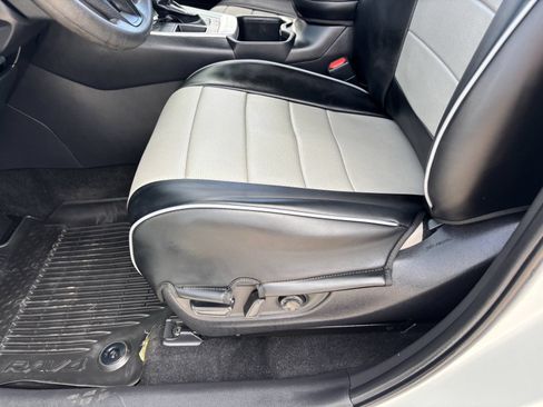 Used 2022 Toyota RAV4 XLE w/ Convenience Package FWD image 22