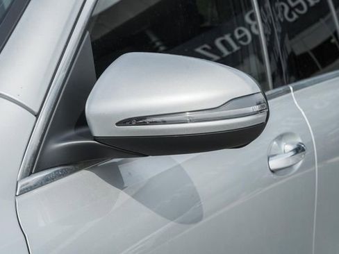 Used 2022 Mercedes-Benz GLB 250 4MATIC w/ Premium Package Lite image 14