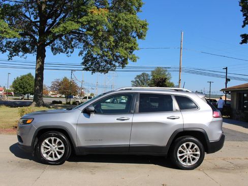 Used 2020 Jeep Cherokee Latitude FWD image 6
