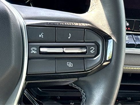 Used 2024 Chevrolet Colorado ZR2 w/ Technology Package AWD/4WD image 14