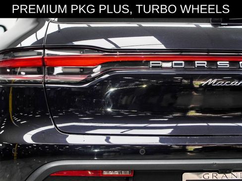Used 2022 Porsche Macan AWD/4WD image 16