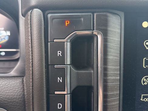 Used 2022 GMC Yukon Denali w/ Denali Premium Package AWD/4WD image 19