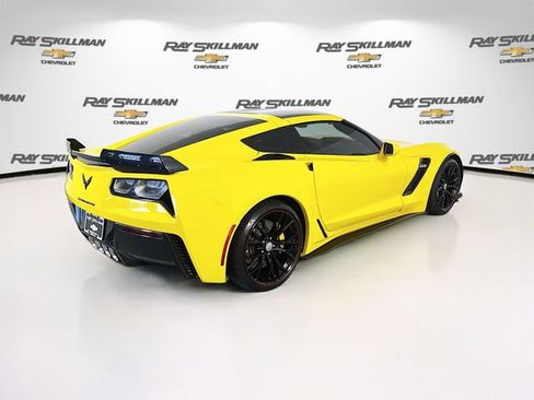 Used 2015 Chevrolet Corvette Z06 w/ 3LZ Preferred Equipment Group RWD image 7