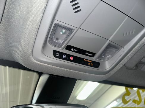 Certified 2023 GMC Acadia SLE w/ Driver Convenience Package image 17