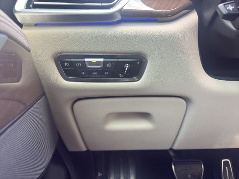 Used 2020 BMW X5 xDrive40i w/ M Sport Package AWD/4WD image 18
