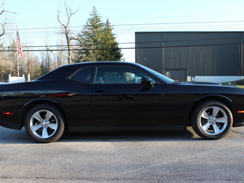 Used 2021 Dodge Challenger SXT RWD image 6