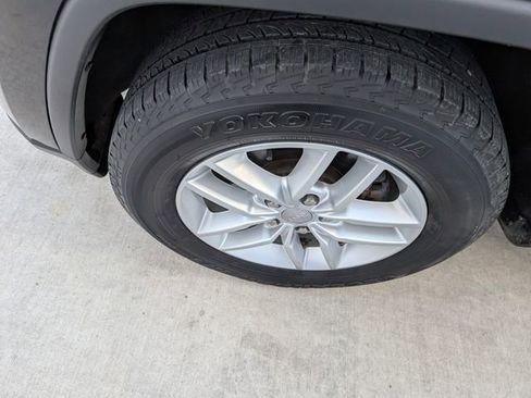 Used 2017 Jeep Grand Cherokee Laredo w/ Quick Order Package 23E image 8