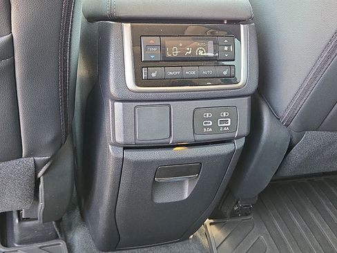 Used 2025 Subaru Ascent Limited AWD/4WD image 12