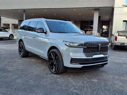 New 2025 Lincoln Navigator Reserve AWD/4WD image 15