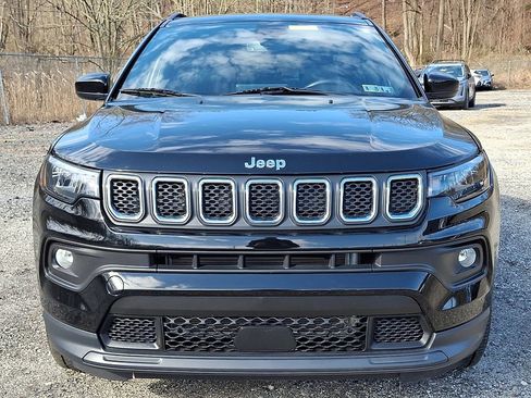 Used 2023 Jeep Compass Latitude image 2