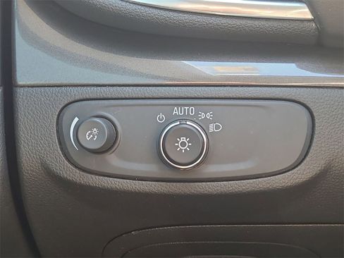 Used 2022 Buick Encore Preferred image 18