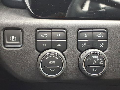 Used 2025 Chevrolet Silverado 1500 High Country w/ Z71 Off-Road Package AWD/4WD image 30