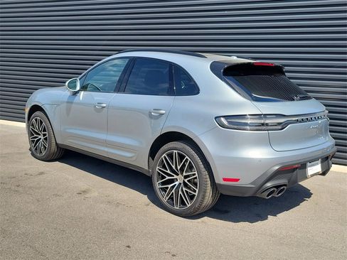 Used 2025 Porsche Macan image 3