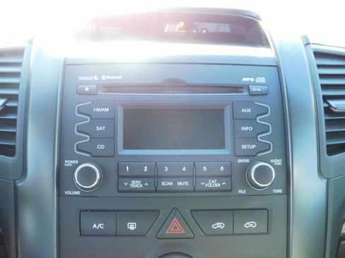 Used 2013 Kia Sorento LX AWD/4WD image 11