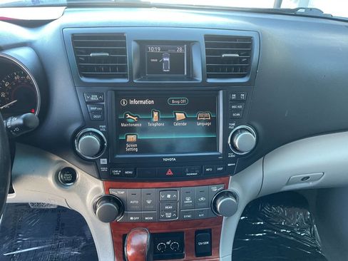 Used 2010 Toyota Highlander Limited image 21