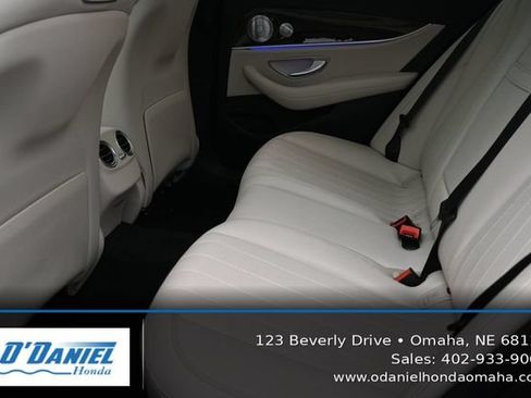 Used 2019 Mercedes-Benz E 300 4MATIC image 35