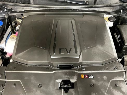 Used 2025 Hyundai Ioniq 5 SEL image 8