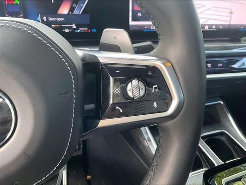 Used 2023 BMW 740i image 18