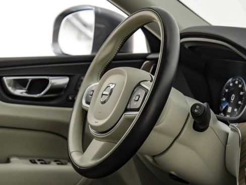 Used 2021 Volvo XC60 T8 Inscription Expression w/ Advanced Package image 11