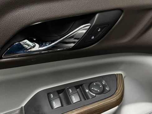 Used 2023 GMC Acadia SLE image 13