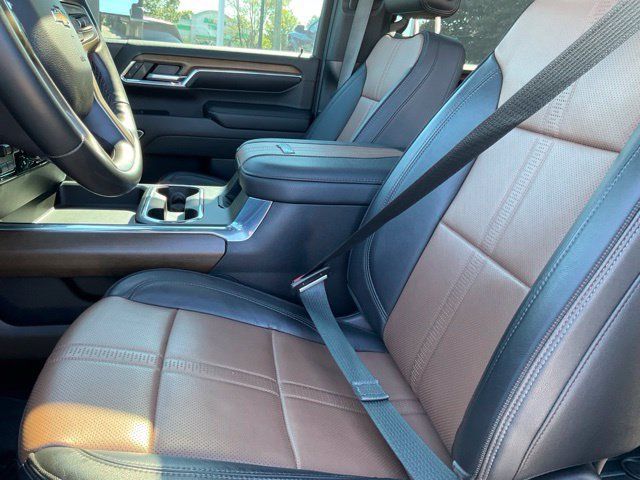 Used 2024 Chevrolet Silverado 3500 High Country w/ High Country Premium Package AWD/4WD image 5