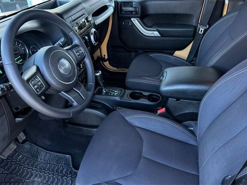 Used 2013 Jeep Wrangler Unlimited Sahara w/ Connectivity Group image 11