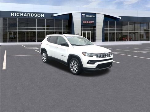 Used 2022 Jeep Compass Latitude AWD/4WD image 7