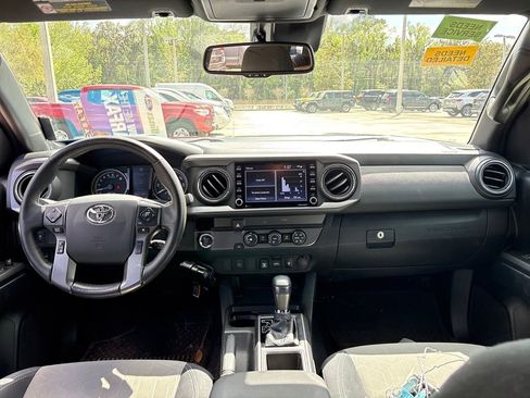 Used 2020 Toyota Tacoma TRD Off-Road image 7
