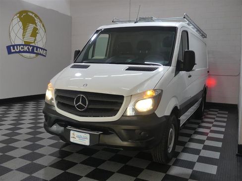 Used 2015 Mercedes-Benz Sprinter 2500 image 3