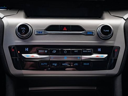 Used 2021 Ford Explorer XLT image 37