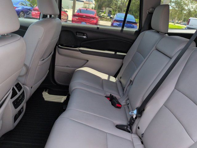 Used 2022 Honda Pilot Touring image 14