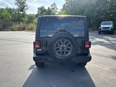 Used 2026 Jeep Wrangler Unlimited Sport AWD/4WD image 6