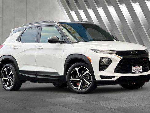 Used 2023 Chevrolet TrailBlazer RS w/ Convenience Package image 2