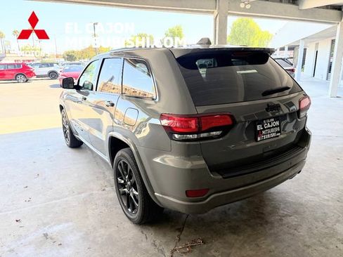 Used 2022 Jeep Grand Cherokee Laredo X RWD image 5