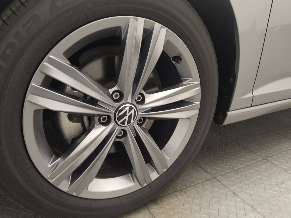 Used 2023 Volkswagen Jetta SE w/ Panoramic Sunroof Package FWD image 31