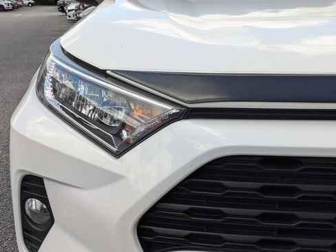 Used 2019 Toyota RAV4 XLE Premium FWD image 10