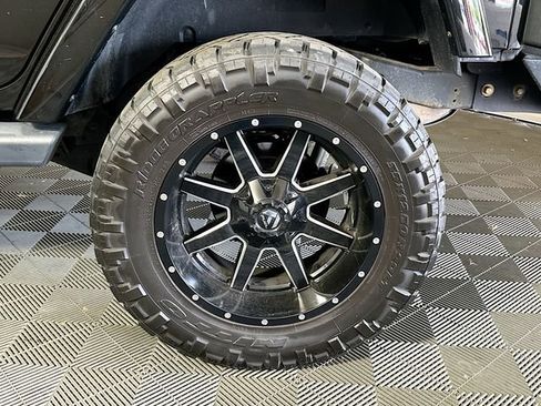 Used 2018 Jeep Wrangler Unlimited Sahara w/ Connectivity Group image 26