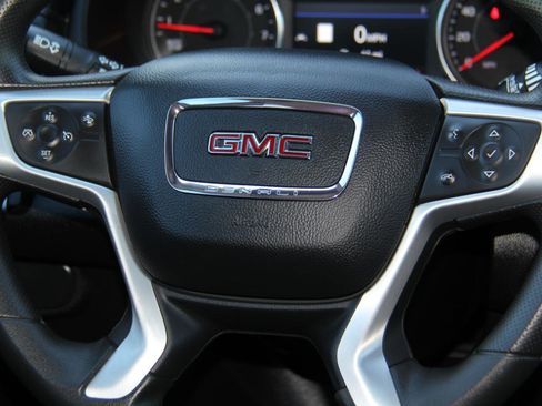 Used 2024 GMC Terrain SLE w/ Driver Convenience Package image 12