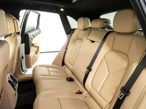 New 2026 Porsche Macan image 22