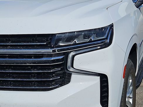 Used 2024 Chevrolet Suburban LT RWD image 2
