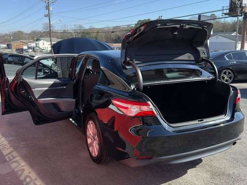 Used 2020 Toyota Camry LE image 33