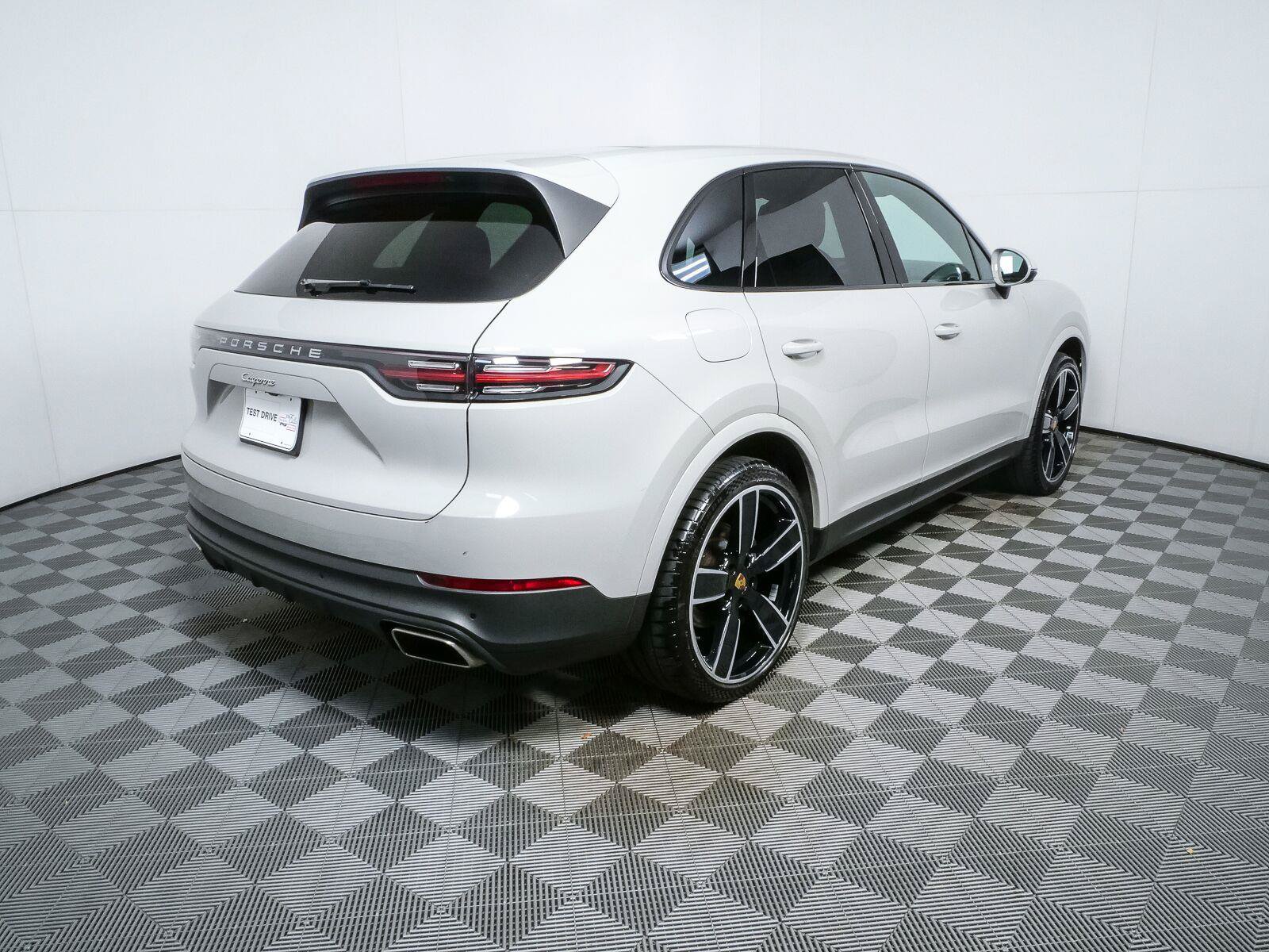 Certified 2023 Porsche Cayenne AWD/4WD image 30