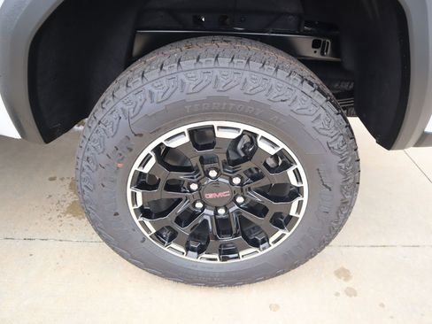 New 2026 GMC Canyon AT4 AWD/4WD image 18