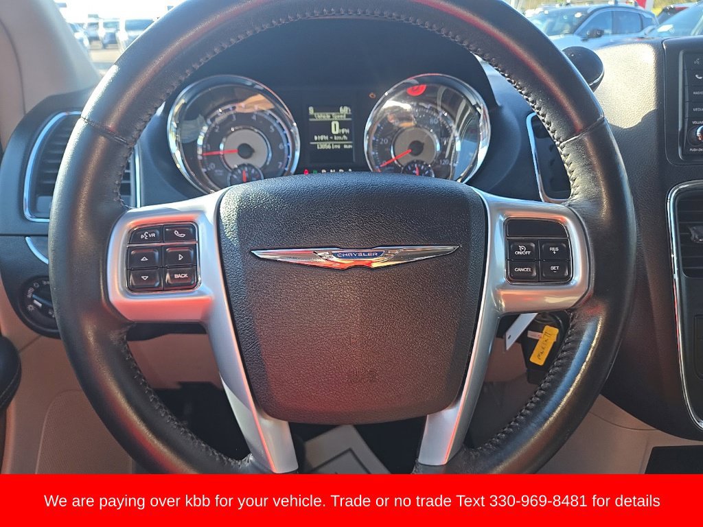 Used 2013 Chrysler Town & Country Touring FWD image 13