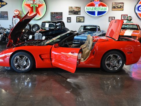 Used 1998 Chevrolet Corvette Convertible w/ Memory Pkg RWD image 15