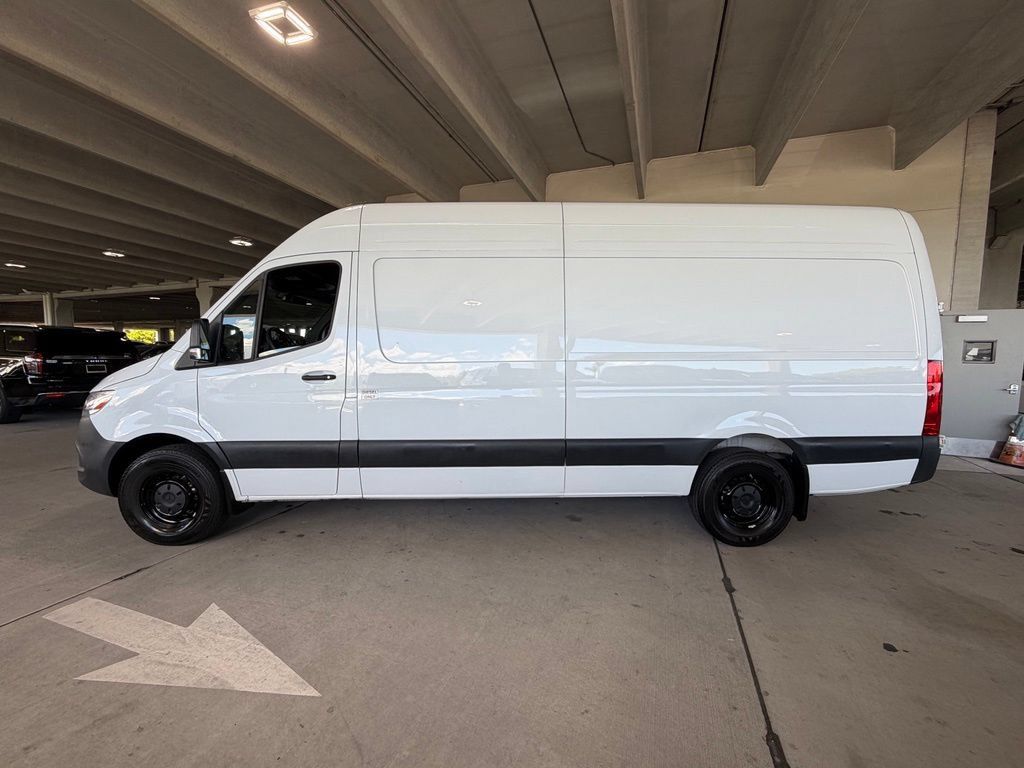 Used 2025 Mercedes-Benz Sprinter 2500 image 3