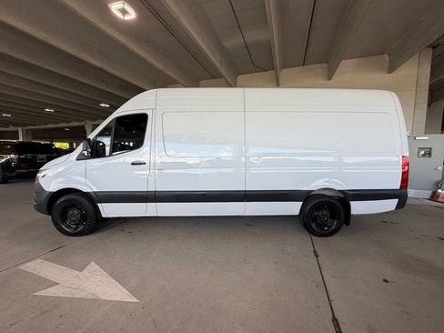 Used 2025 Mercedes-Benz Sprinter 2500 image 3