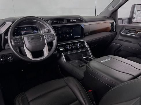 Used 2025 GMC Sierra 3500 Denali AWD/4WD image 31