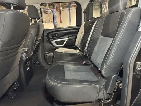 Used 2018 Nissan Titan SV w/ SV Convenience Package image 35