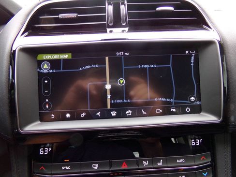 Used 2019 Jaguar F-PACE Prestige AWD/4WD image 21